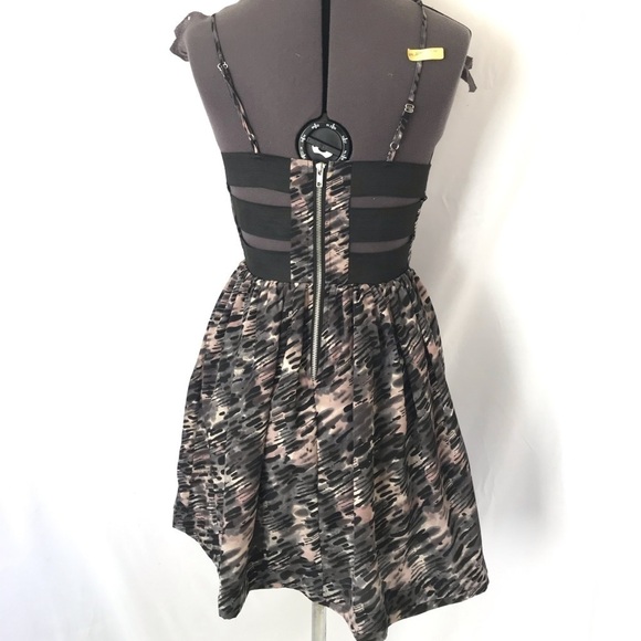 Metropark Sixty Printed Dress with Bandage Back, Size XS 🔴CLEARANCE🔴 - Picture 3 of 4